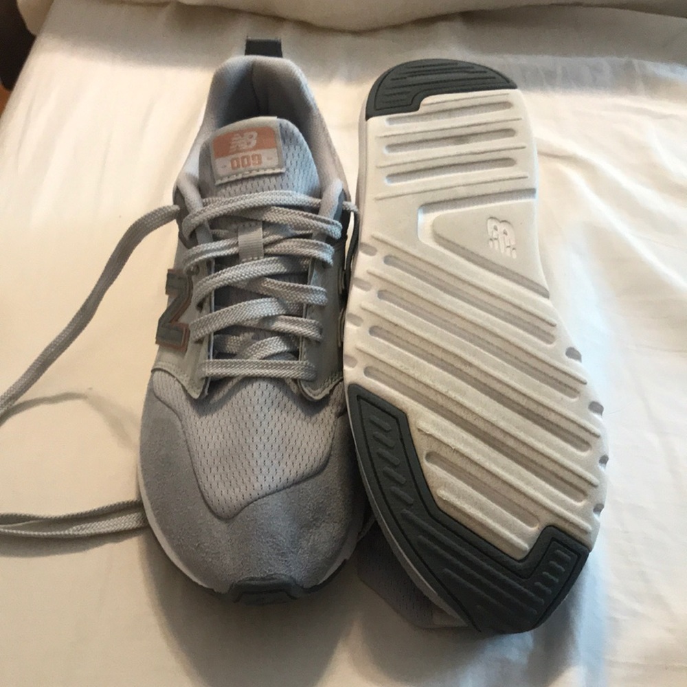 New Balance 009 grey and pink